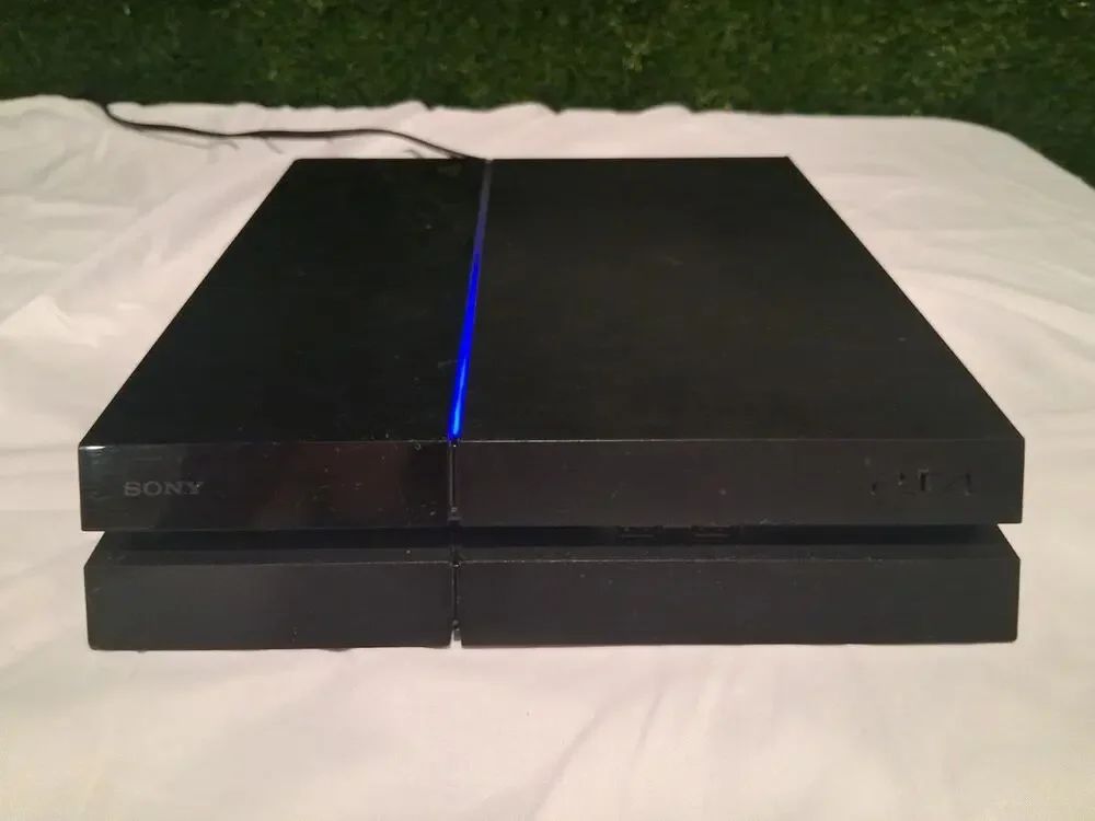 Sony PlayStation 4 PS4 Black Console - TeEsted & Working - Normal Scratches